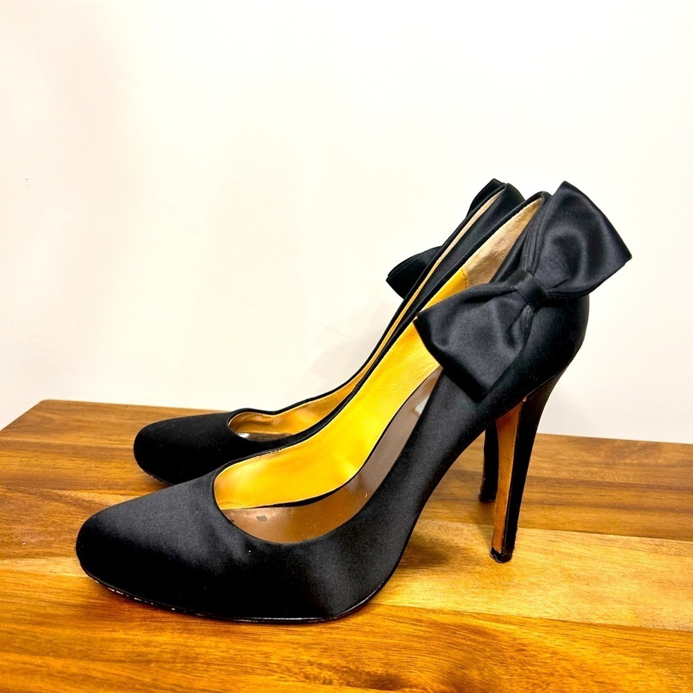 Badgley Mischka black satin heels with adorable feminine bow detail